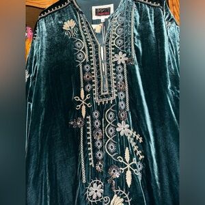 ✨Johnny Was Emerald Green Embroidered Tunic with Pockets